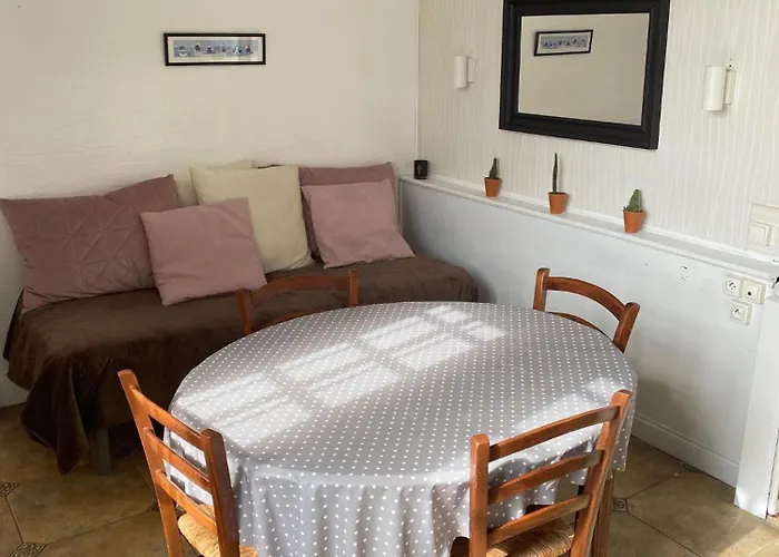 Des Millepertuis Apartment *