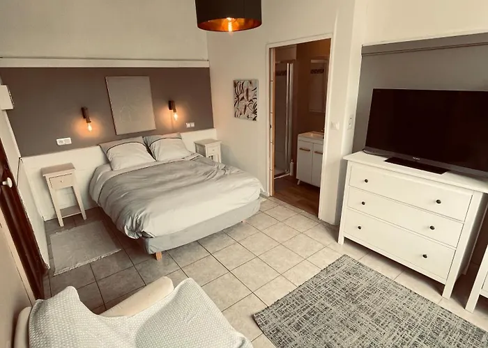 Des Millepertuis Apartment *