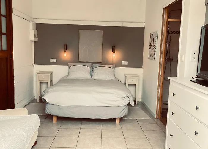 Des Millepertuis Apartment *